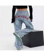 Jean boyfriend bouffant brodé au dos