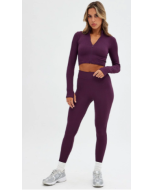 Seamless Activewear: Black Zip-Up Top for Fashionable Fitness