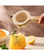 High-Quality Wooden Handle Manual Fruit Squeezer for Juicing