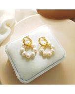 Gold-plated pearl earrings